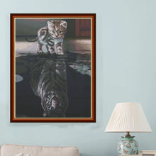 Load image into Gallery viewer, Kit Point de Croix Chat qui se reflête en tigre